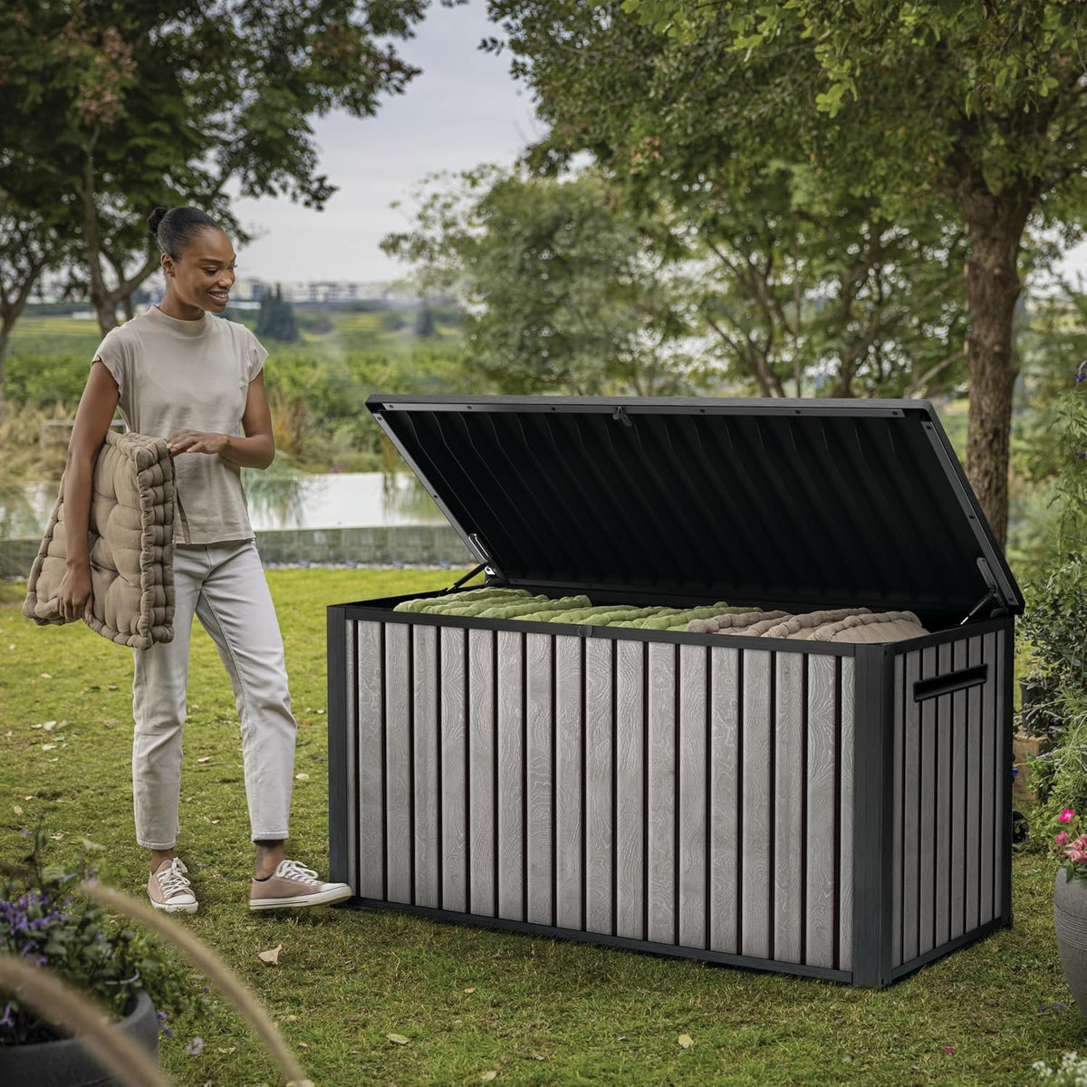 Keter Signature 643L Outdoor Storage Box – Venetian Grey | Weather‑Resistant, UV‑Protected, Lockable Storage Box | 350 kg Lid Capacity to Seat Two Adults | Piston‑Assisted Opening