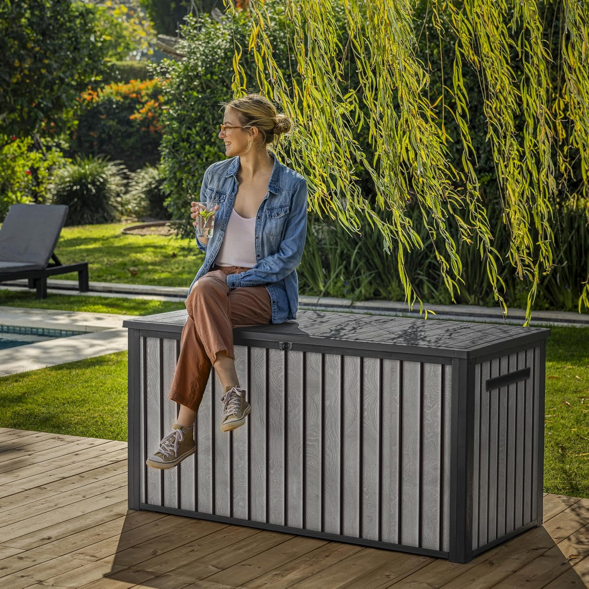 Keter Signature 643L Outdoor Storage Box – Venetian Grey | Weather‑Resistant, UV‑Protected, Lockable Storage Box | 350 kg Lid Capacity to Seat Two Adults | Piston‑Assisted Opening